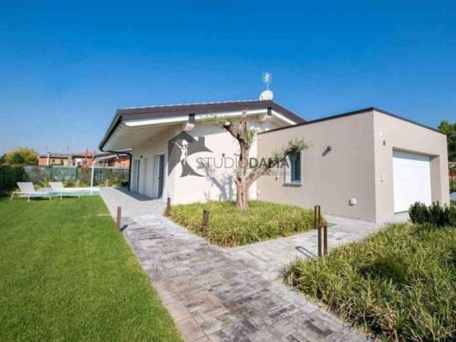 Villa Indipendente in vendita a Rivoltella del Garda, Desenzano Del Garda