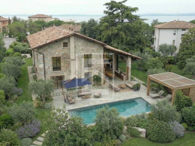 Villa Indipendente in vendita a Desenzano Del Garda, Lombardia