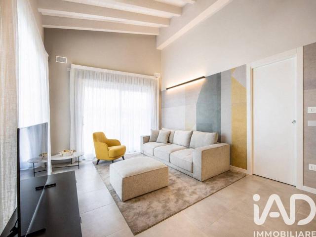 Villa Indipendente in vendita a Vicina, Desenzano Del Garda