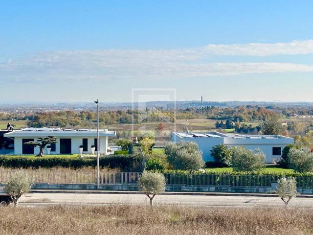 Villa Indipendente in vendita a San Pietro, Desenzano Del Garda