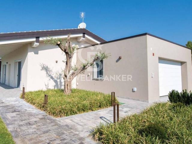 Villa Indipendente in vendita a Desenzano Del Garda, Lombardia