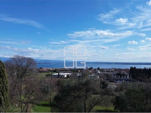 Villa Indipendente in vendita a Desenzano Del Garda, Brescia