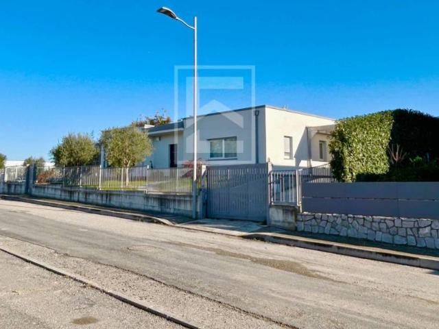 Villa Indipendente in vendita a San Pietro, Desenzano Del Garda