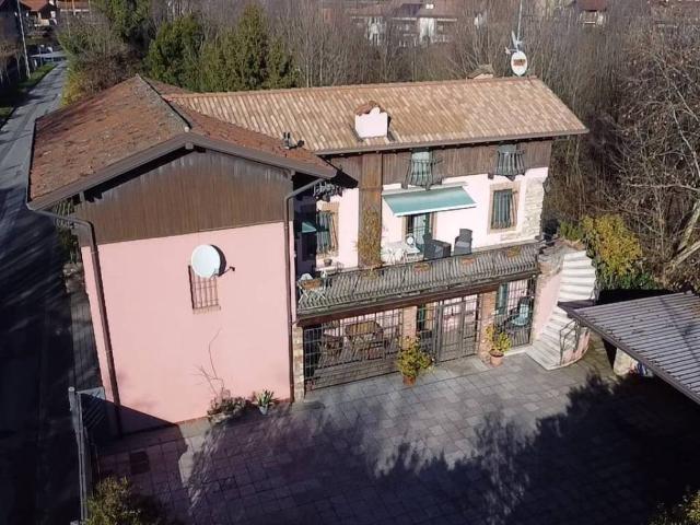 Villa Indipendente in vendita a Rivoltella del Garda, Desenzano Del Garda