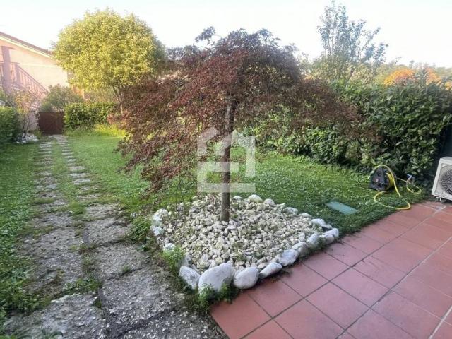 Villa Indipendente in vendita a Vicina, Desenzano Del Garda