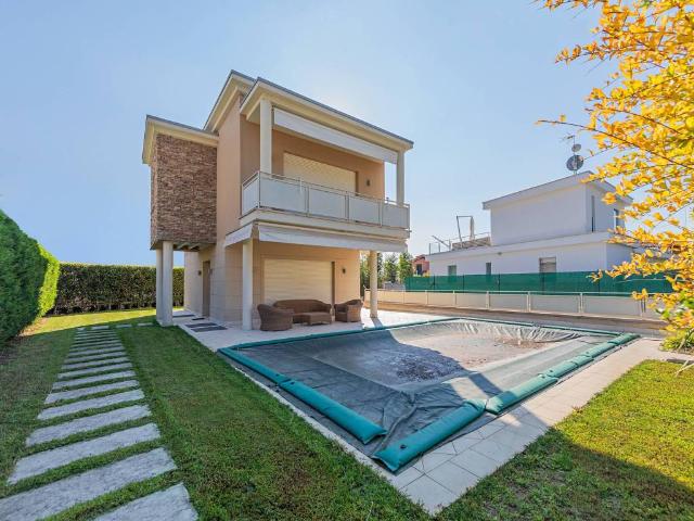 Villa Indipendente in vendita a Vicina, Desenzano Del Garda