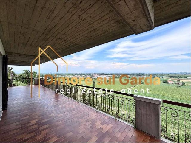 Villa Indipendente in vendita a Desenzano Del Garda, Lombardia