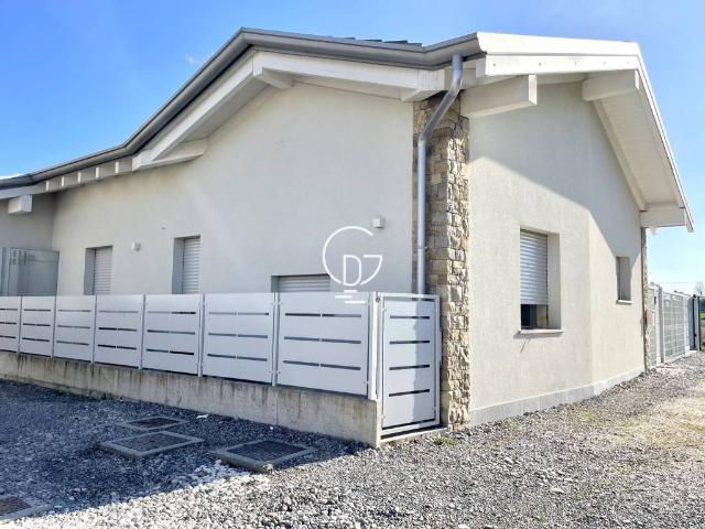Villa Indipendente in vendita a Rivoltella del Garda, Desenzano Del Garda