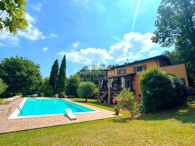 Villa Indipendente in vendita a Desenzano Del Garda, Lombardia