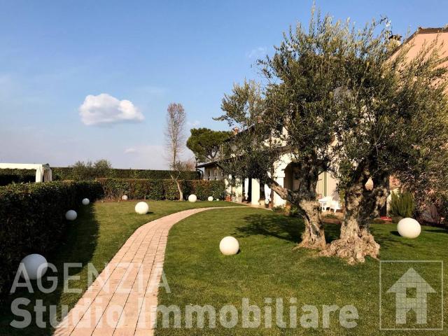 Villa Indipendente in vendita a Desenzano Del Garda, Lombardia