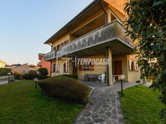 Villa Indipendente in vendita a Desenzano Del Garda, Lombardia