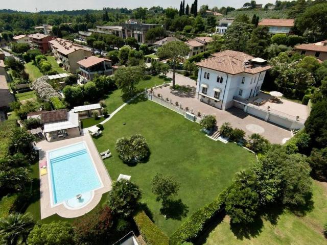 Villa Indipendente in vendita a Desenzano Del Garda, Lombardia