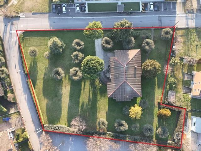 Villa Indipendente in vendita a Lonato, Brescia