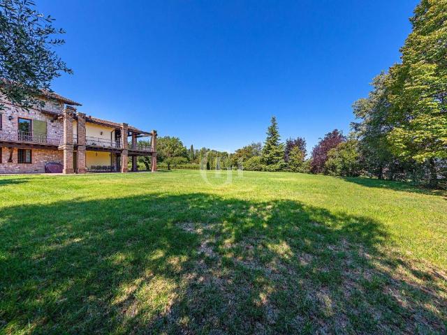 Villa Indipendente in vendita a Vicina, Desenzano Del Garda