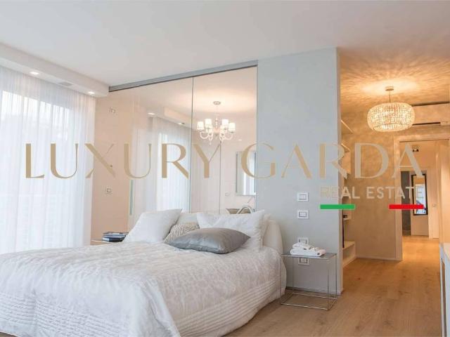 Villa Indipendente in vendita a Desenzano del Garda, Brescia