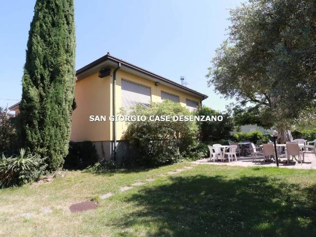 Villa Indipendente in vendita a Desenzano Del Garda, Lombardia