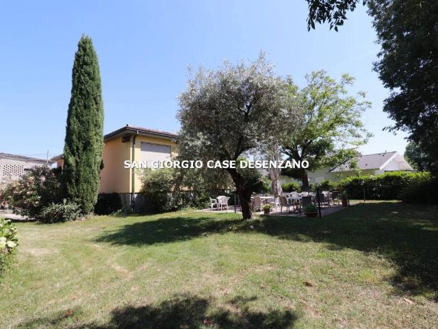 Villa Indipendente in vendita a Desenzano Del Garda, Lombardia