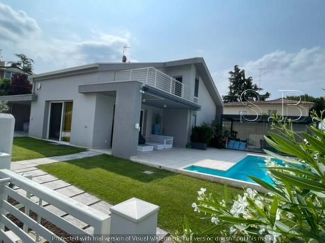 Villa Indipendente in vendita a Desenzano Del Garda, Lombardia