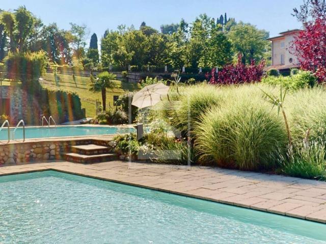 Villa Indipendente in vendita a Desenzano Del Garda, Lombardia