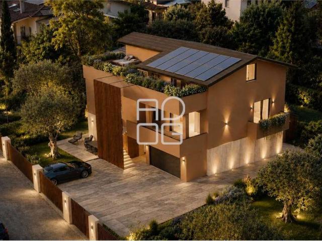 Villa Indipendente in vendita a Desenzano Del Garda, Lombardia