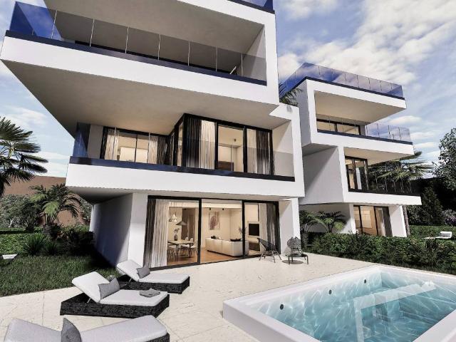 Villa Indipendente in vendita a Desenzano Del Garda, Brescia