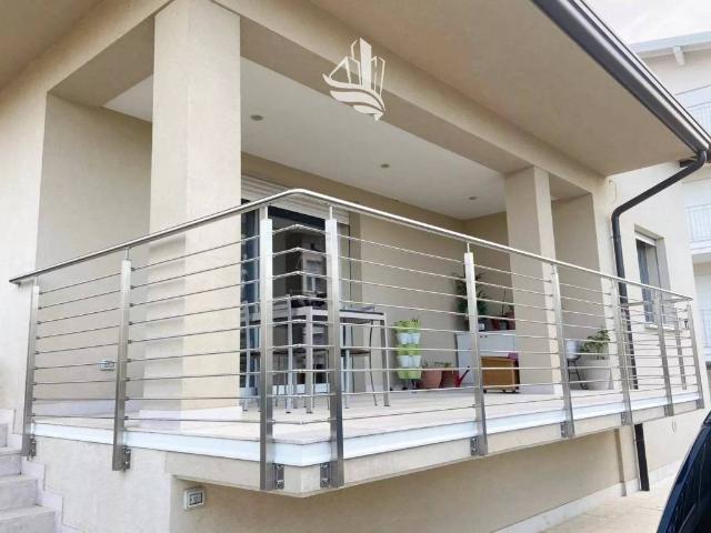 Villa Indipendente in vendita a Rivoltella del Garda, Desenzano Del Garda