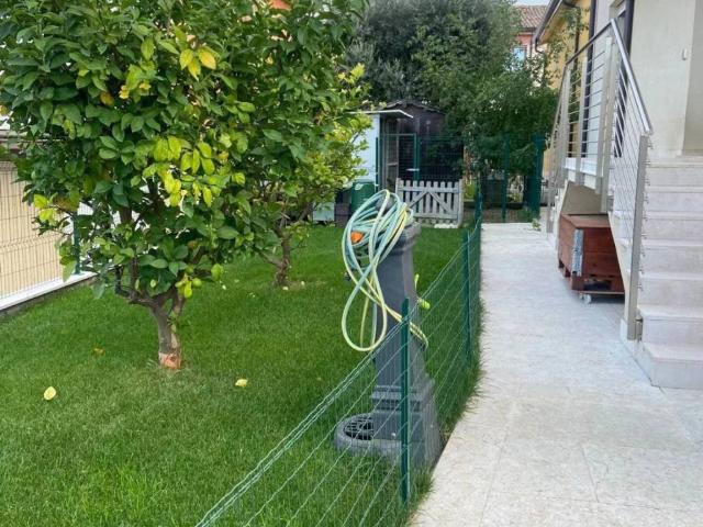 Villa Indipendente in vendita a Rivoltella del Garda, Desenzano Del Garda