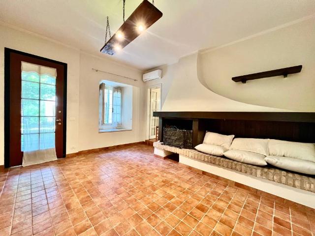 Villa Indipendente in vendita a San Pietro, Desenzano Del Garda