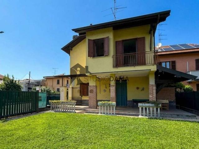 Villa Indipendente in vendita a Vicina, Desenzano Del Garda
