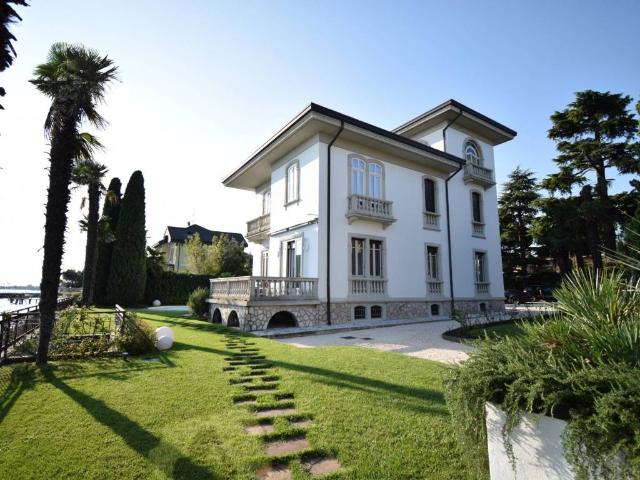 Villa Indipendente in vendita a Desenzano Del Garda, Lombardia