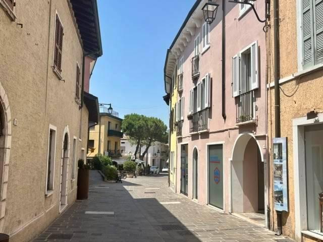 Villa Indipendente in vendita a Rivoltella del Garda, Desenzano Del Garda
