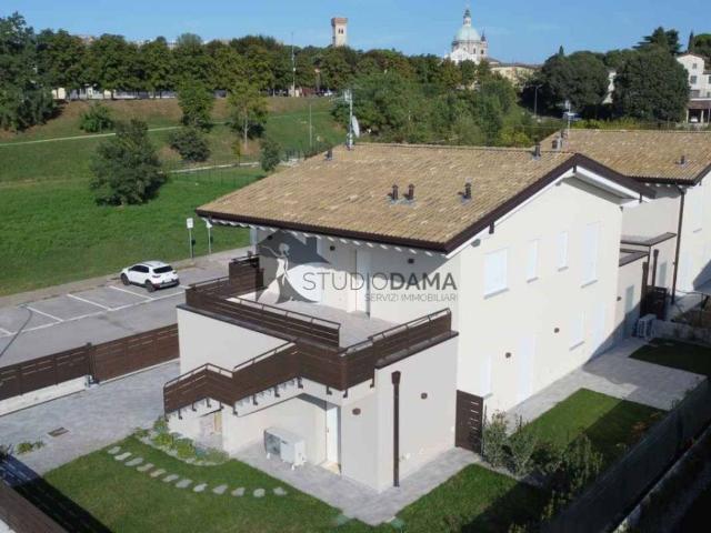 Villa Indipendente in vendita a Vicina, Desenzano Del Garda
