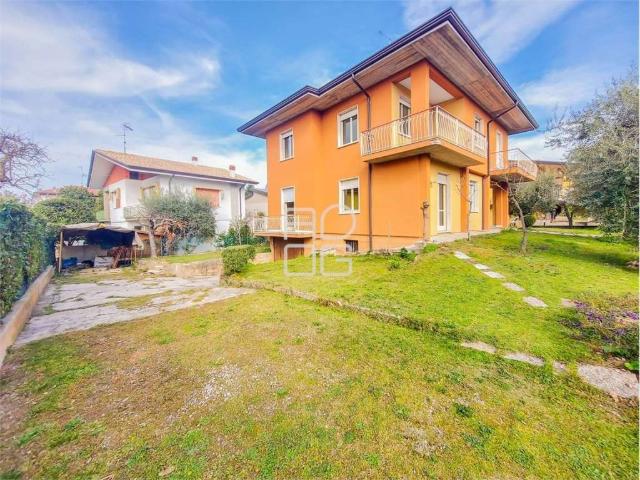 Villa Indipendente in vendita a Rivoltella del Garda, Desenzano Del Garda