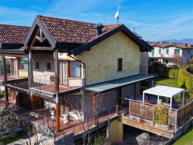 Villa Indipendente in vendita a San Pietro, Desenzano Del Garda