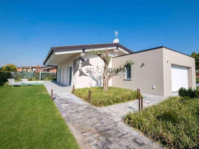 Villa Indipendente in vendita a Desenzano Del Garda, Vicina