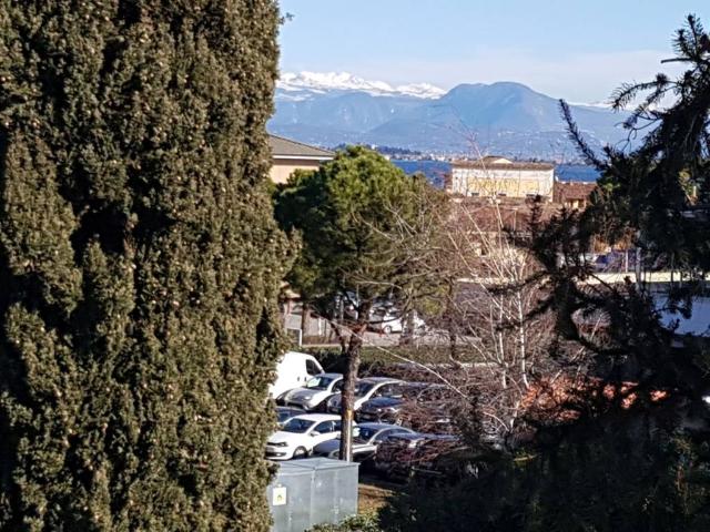 Villa Indipendente in vendita a Desenzano Del Garda, Brescia