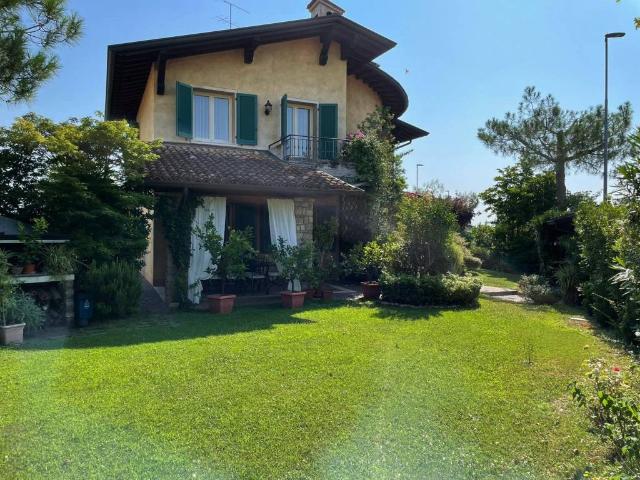 Villa Indipendente in vendita a Bornade di Sopra, Desenzano Del Garda