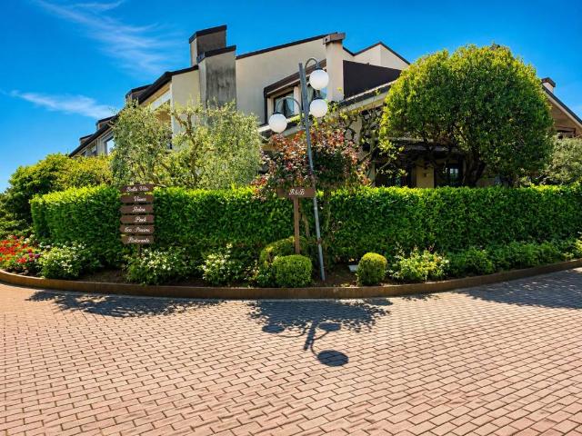 Villa Indipendente in vendita a Desenzano Del Garda, Lombardia