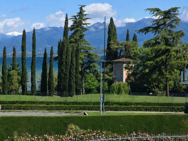 Villa Indipendente in vendita a Desenzano Del Garda, Lombardia