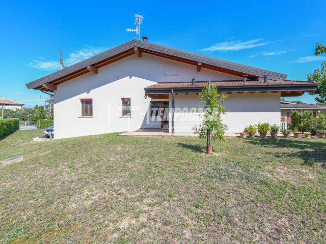 Villa Indipendente in vendita a Rivoltella del Garda, Desenzano Del Garda