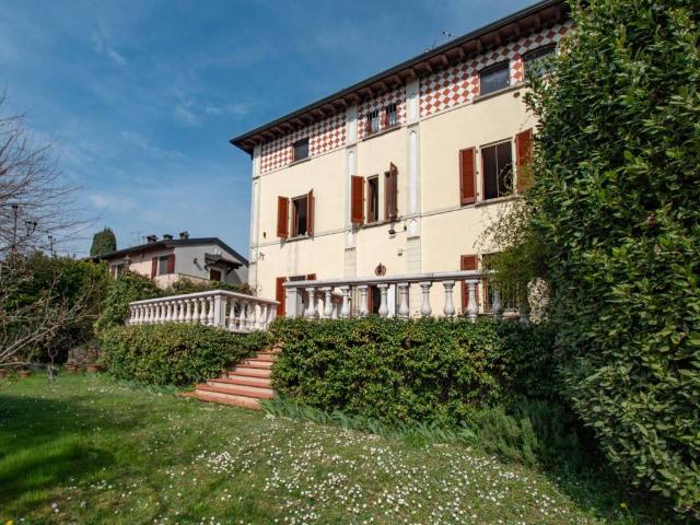 Villa Indipendente in vendita a Desenzano Del Garda, Lombardia