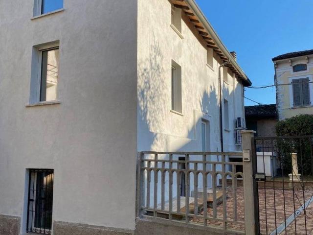 Villa Indipendente in vendita a Desenzano del Garda, Brescia