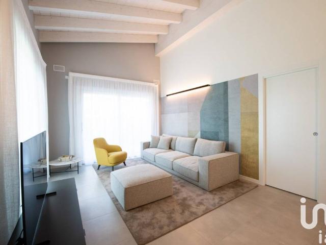 Villa Indipendente in vendita a Vicina, Desenzano Del Garda