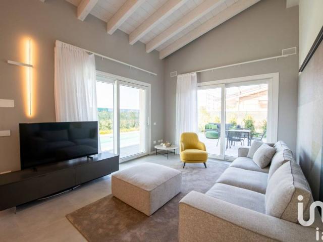 Villa Indipendente in vendita a Vicina, Desenzano Del Garda