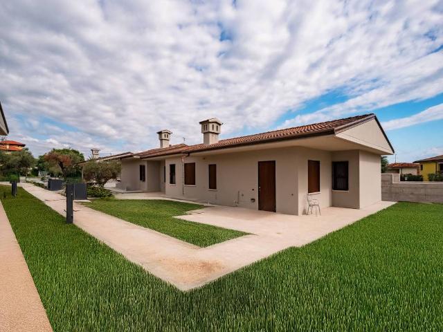 Villa Indipendente in vendita a Desenzano Del Garda, Lombardia
