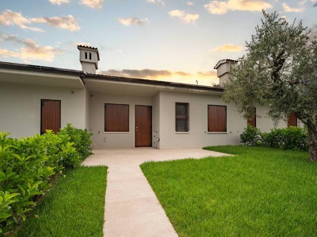 Villa Indipendente in vendita a Desenzano Del Garda, Lombardia
