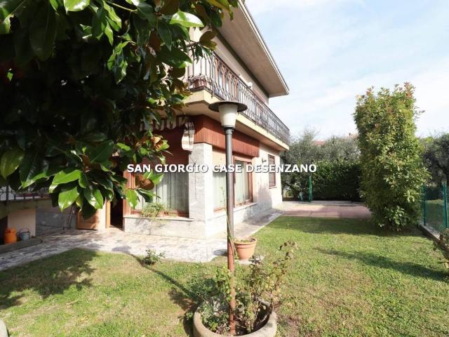 Villa Indipendente in vendita a Rivoltella del Garda, Desenzano del Garda