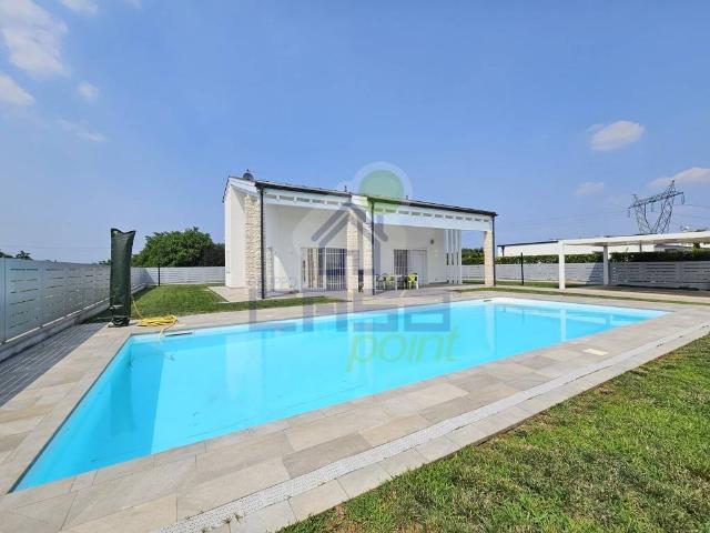 Villa Indipendente in vendita a Vicina, Desenzano Del Garda