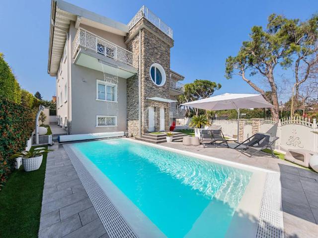 Villa Indipendente in vendita a Desenzano Del Garda, Lombardia