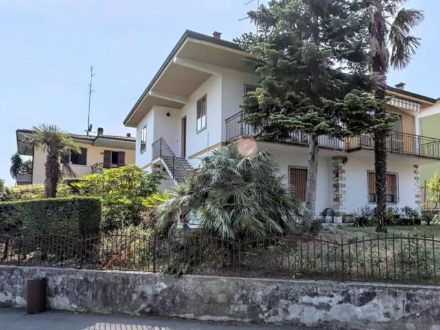 Villa Indipendente in vendita a Desenzano Del Garda, Lombardia